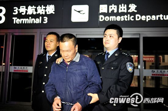 潜逃海外14年逃犯被抓 曾合同诈骗50万逃新加