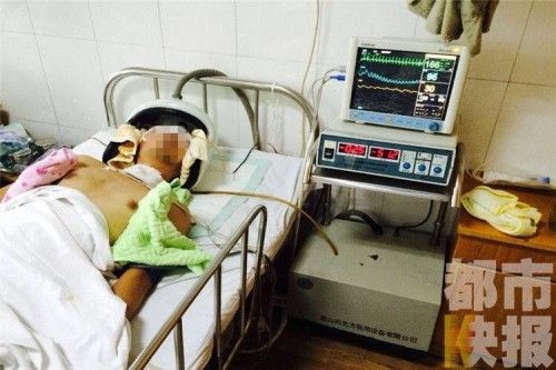 男老师偷拍女生洗澡被围殴续:相机里有5段视频