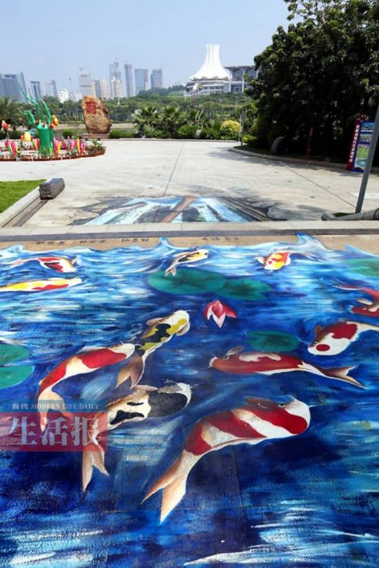组图:南宁民歌湖广场现地面彩绘 栩栩如生很亮