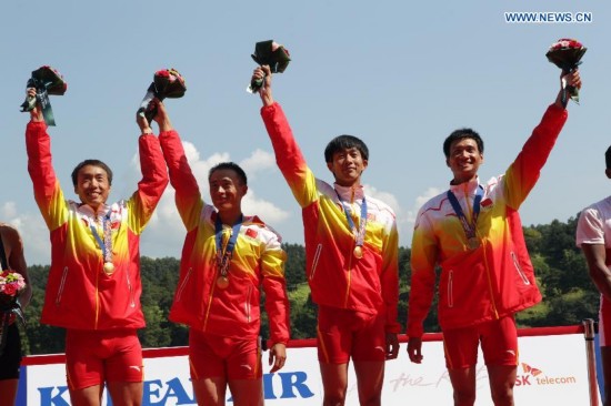 Wang Tiexin, Fan Junjie, Li Hui and Yu Chenggang (R to L) of China pose during the awarding ceremony of the lightweight men's quadruple sculls of rowing at the 17th Asian Games in Chungju, South Korea, Sept. 25, 2014. China won the gold medal.