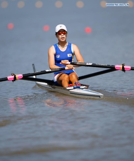 Ji Yoojin of South Korea competes during the lightweight women's single sculls of rowing at the 17th Asian Games in Incheon, South Korea, Sept. 25, 2014. Ji Yoojin won the gold medal with 8 minutes and 01.00 seconds.