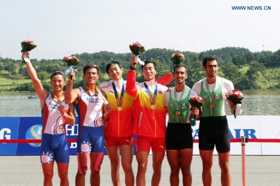 Gold medalists Zhang Liang (3rd L) and Dai Jun (3rd R) of China, silver medalists Wang Ming Hui (2nd L) and Yu Tsung Wei (1st L) of Chinese Taipei and bronze medalists Shojaei Seyedmojtaba (1st R) and Rahnamalronaghi Amir of Iran pose on the podium during the awarding ceremony of the men's doubles sculls of rowing at the 17th Asian Games in Chungju, South Korea, Sept. 25, 2014. 