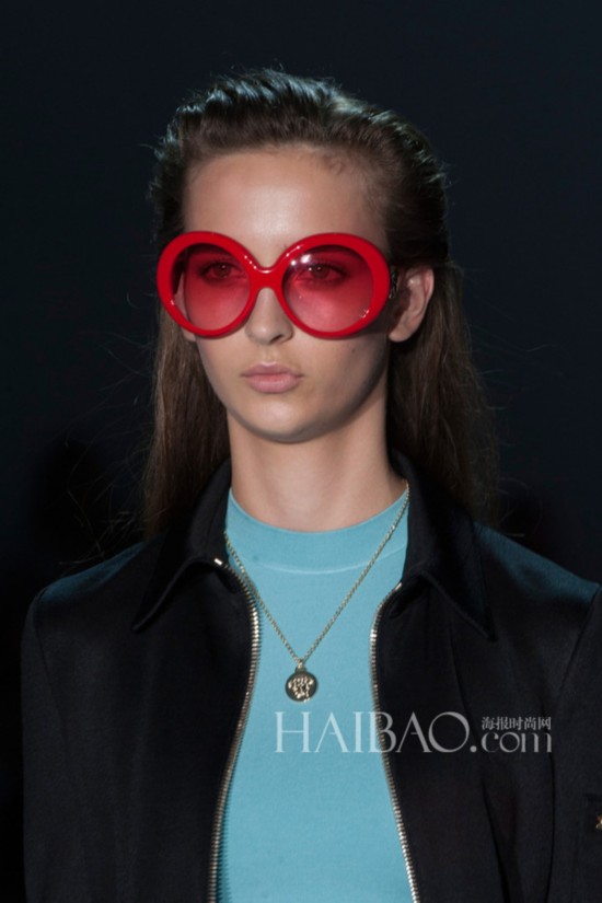 2015��������ʱװ�ܣ���˼�� (Versace) 2015����Ůװ�㳡ϸ��