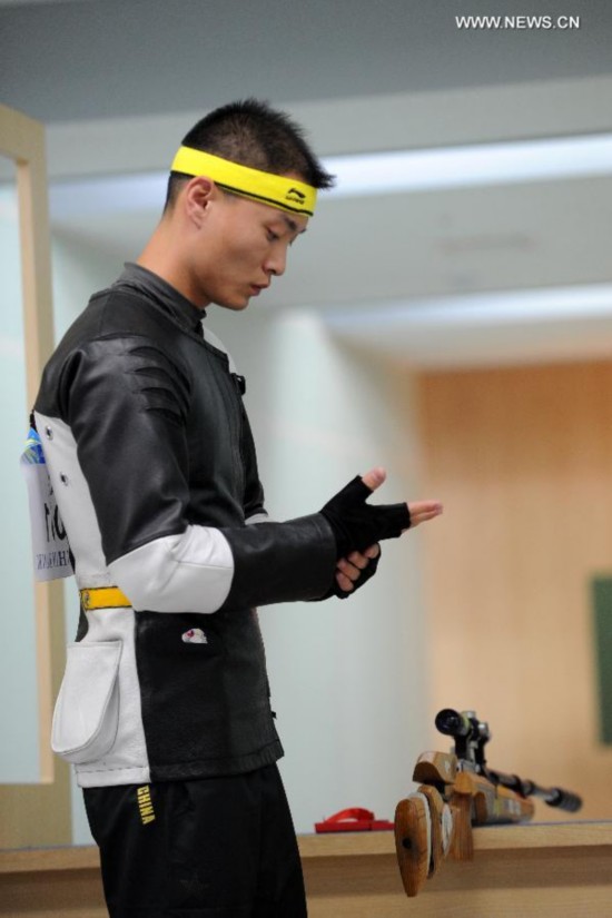 Zhai Yujia of China celebrates after the 10m running target men's gold medal competition of shooting at the 17th Asian Games in Incheon, South Korea, Sept. 25, 2014. Zhai Yujia won the gold medal.