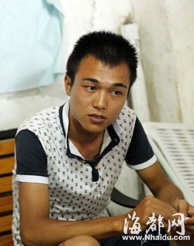 福州:年轻妈妈背幼儿跳河 救人快递小伙获奖万