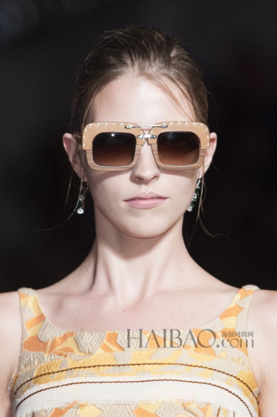 2015��������ʱװ�ܣ������� (Prada) 2015����Ůװ�㳡ϸ��