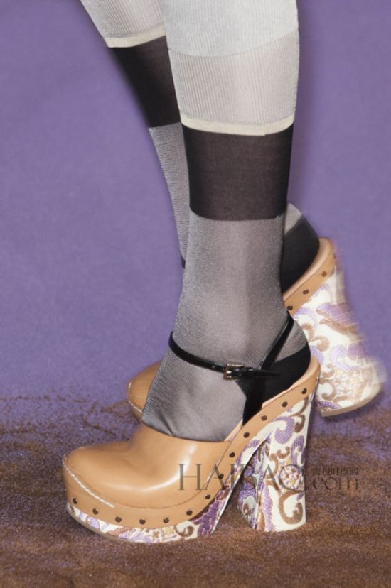2015��������ʱװ�ܣ������� (Prada) 2015����Ůװ�㳡ϸ��