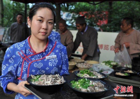 四川乐山舌尖上的跷脚牛肉美食活动拉开序幕