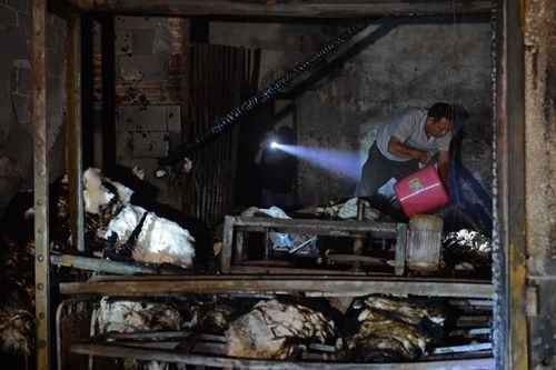 长沙农园路一棉絮店蚊香引燃一屋子棉絮
