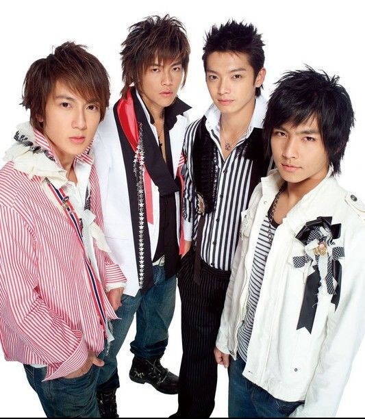 炎亚纶称与飞轮海成员不是朋友吴尊承认相处有