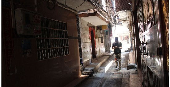 广州城中村暗巷租金便宜成站街女天堂