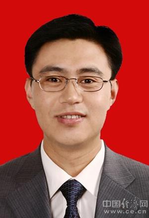 国开行副局长张雪峰调任乌鲁木齐副市长