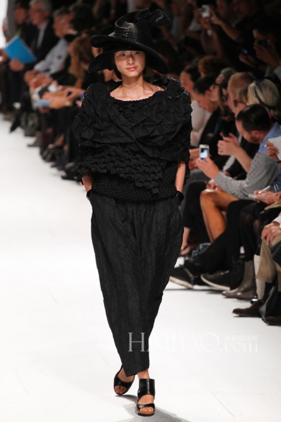 2015���İ���ʱװ�ܣ���լһ�� (Issey Miyake) Ůװ��