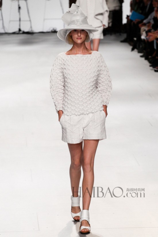 2015���İ���ʱװ�ܣ���լһ�� (Issey Miyake) Ůװ��