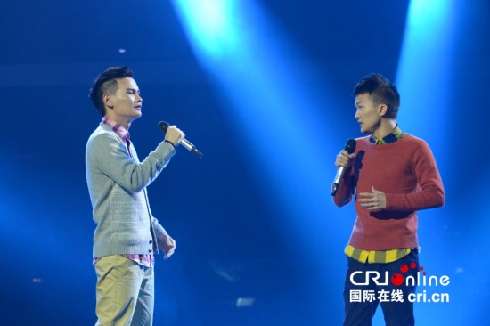 李維《偶然》 中國好聲音舞臺上,周深和李維以一曲《貝加爾湖畔