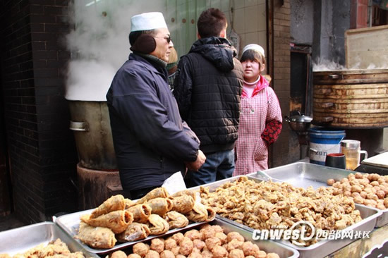 陕西回民人口_陕西籍回族人给出嫁的姑娘梳头,叫燕燕儿头;-吉尔吉斯斯坦首都