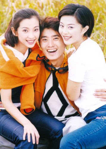赵薇黄晓明公开<em>拥吻</em> 盘点亲热不避嫌的明星男