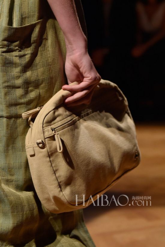 2015�K�L�ھ��ɸ˩P�G�����w�P�´��S��w (Vivienne Westwood) 2015�K�L�k�˨q���Ӹ`