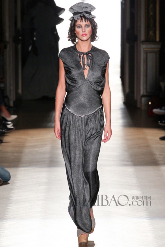 2015KLھɸ˩PGwP´Sw (Vivienne Westwood) k˨q