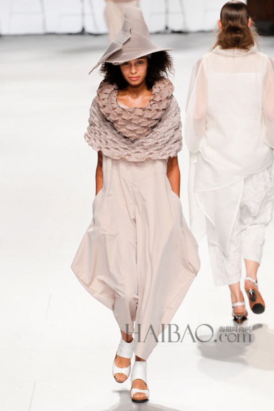 2015春夏巴黎時裝周:三宅一生 (Issey Miyake) 女裝秀