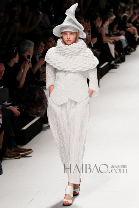 2015���İ���ʱװ�ܣ���լһ�� (Issey Miyake) Ůװ��