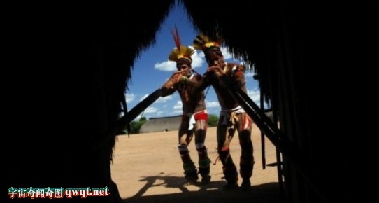 揭秘亚马逊原始部落:不穿衣服 一妻多夫