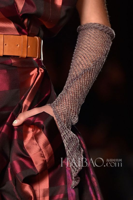 2015�K�L�ھ��ɸ˩P�G�����w�P�´��S��w (Vivienne Westwood) 2015�K�L�k�˨q���Ӹ`