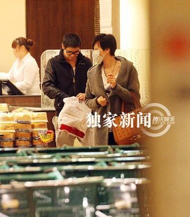 杨幂儿童节产下女儿小糯米内幕曝光刘恺威说服