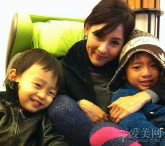 张柏芝痛哭唐嫣玩自残 女星失恋真的很受伤