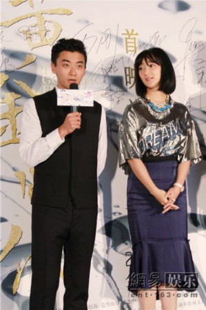 导演带领剧中演员一起参加了北京的首映仪式,在片中,青年演员陈月末饰