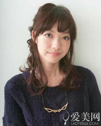 侧编发显个性 巧搭礼帽化身时尚魔女【12】