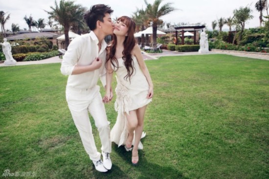 揭李小璐出生文艺世家 与父母罕见合照曝光\/图