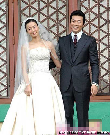 权相佑权相佑:已婚,妻子孙泰英模特出身的权相佑与金荷娜主演过电影