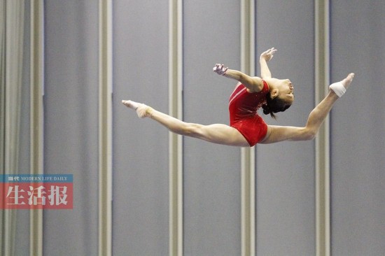 组图:体操世锦赛硝烟渐起 各队教练侦查敌情