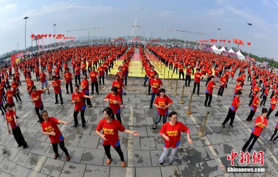 成都万人齐跳小苹果广场舞(高清组图)【4】--湖