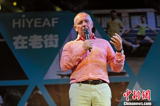 2014海口国际青年实验艺术节闭幕式现场,捷克驻华大使利博尔·塞奇卡。 骆云飞 摄