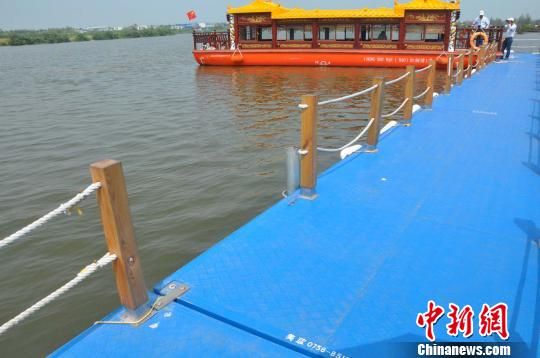 澄迈县红树林公园游船码头船只停靠处无活动护栏遭批评。 邓奥赛 摄