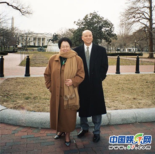 揭娱圈富婆:迟重瑞妻子身家365亿 李小璐美国