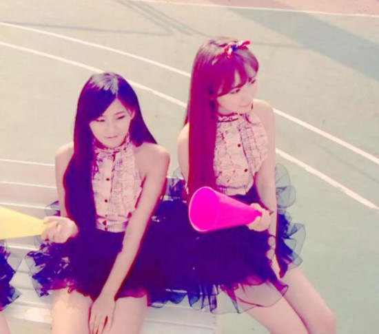 <em>李梦颖</em>戚蓝尹助阵MIC男团 萌妹拉拉队上演青春