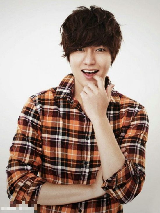 网评花美男盛行年代长相最精致男星:吴亦凡PK