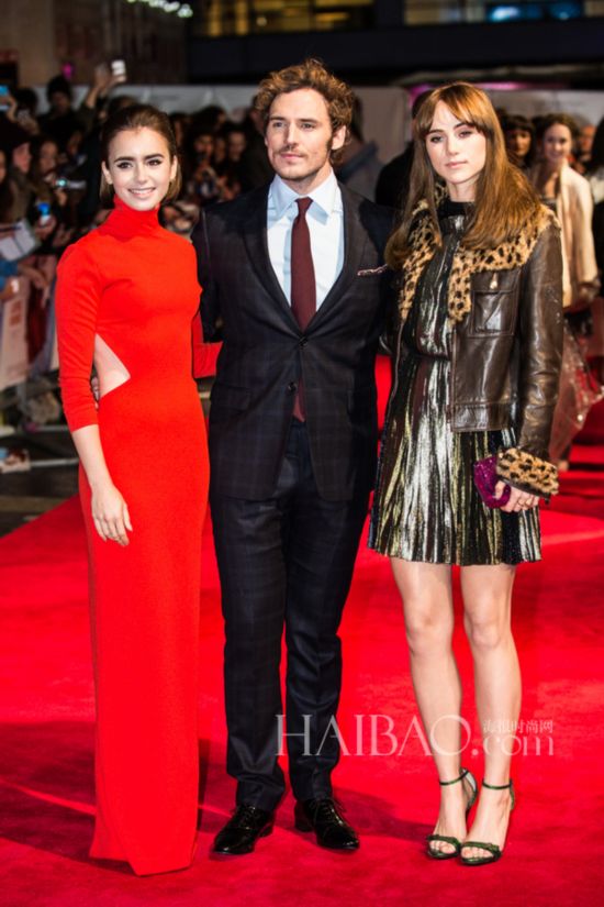 �R���P�_�L�� (Lily Collins) ����Solace London 2014��V�t�C������ȡA�}�ޮL���S�P���L�Ǩ� (Charlotte Olympia) ����c�G�۹q�v�mLove, Rosie�n�۴����M��