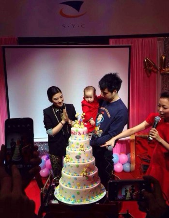 黄奕陷婚变纠纷给自己加油 所有讥讽嘲笑都是