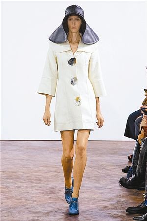 2015春夏伦敦时装周 另类的浪漫诗意情怀(图)