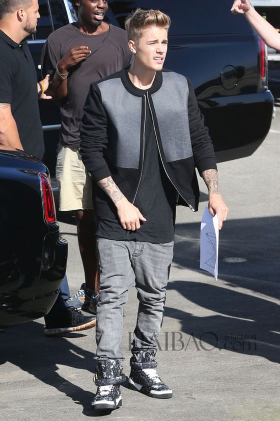 aɶ923A봵šPB (Justin Bieber) 裡J{qvmKilling HasselhoffnC
