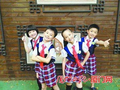 厦门视窗      这一季的最美校服由"厦门招考"发动,老师,家长,学生