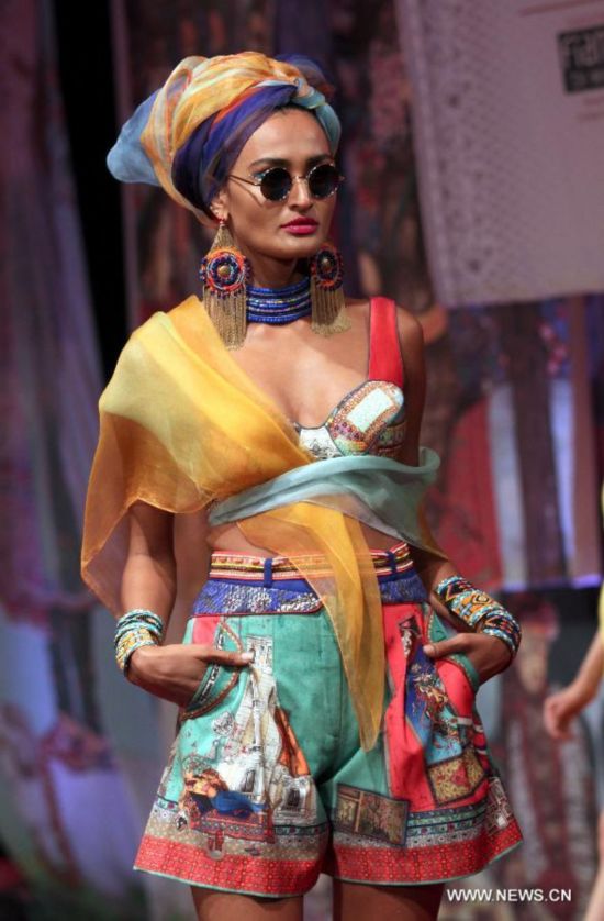 A model presents a creation of designer Tarun Tahiliani at the 'Wills Lifestyle Indian Fashion Week Spring/Summer 2015 Collection' in New Delhi, capital of India, on Oct. 8, 2014.