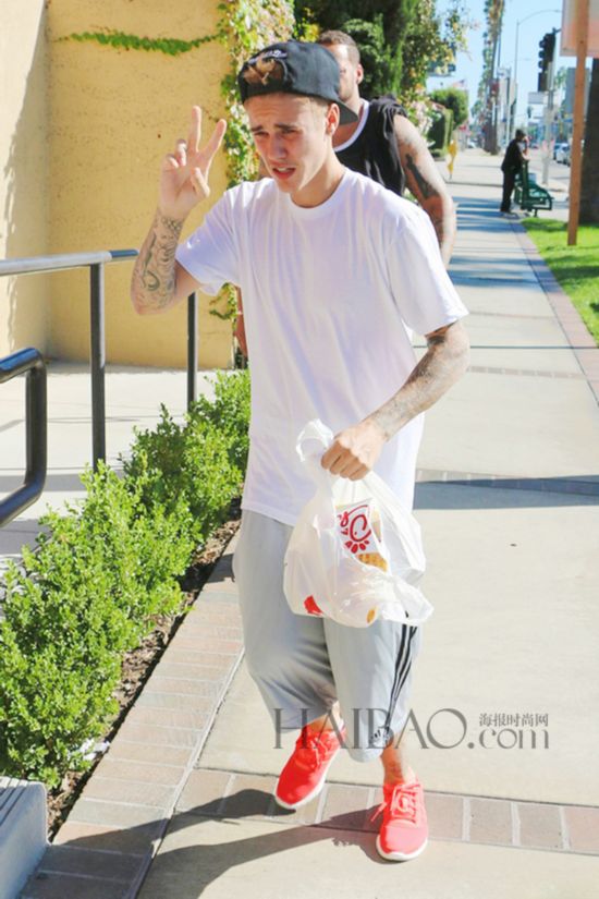 aɶ917A봵šPB (Justin Bieber) ¤@ơɨbF~XAKrܫܷmC