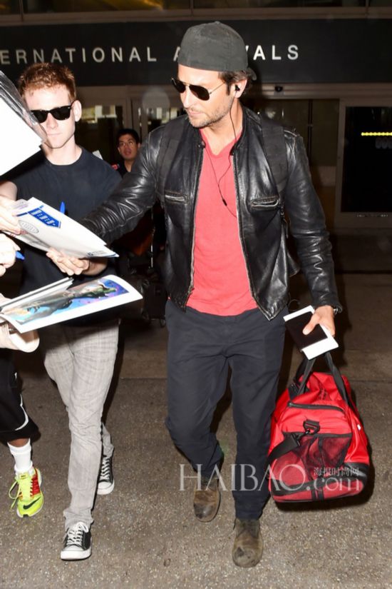 aɶ923AܼwQPw (Bradley Cooper) T~f¦֦{FھC