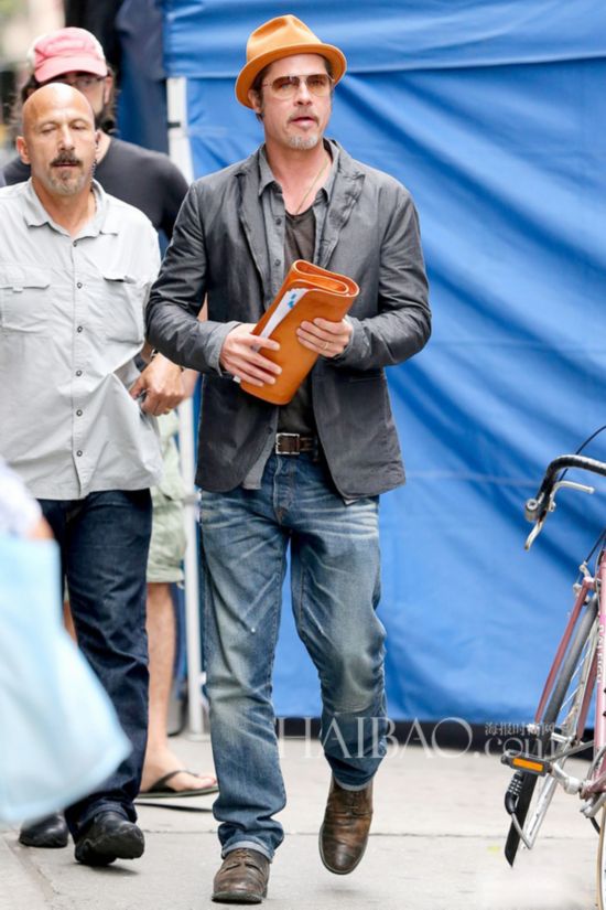 aɶ830AsBԼwP֯S (Brad Pitt) WB٪⮳ۤbì~Xѥ[Ӱȷ|ĳC
