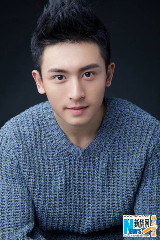 张哲瀚写真混搭曝光阳光气质男孩温暖【短发棉袄穿什么组图好看吗图片